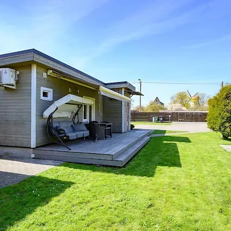 Family Retreat With A Sauna In The Centre Kuressaare Exterior photo